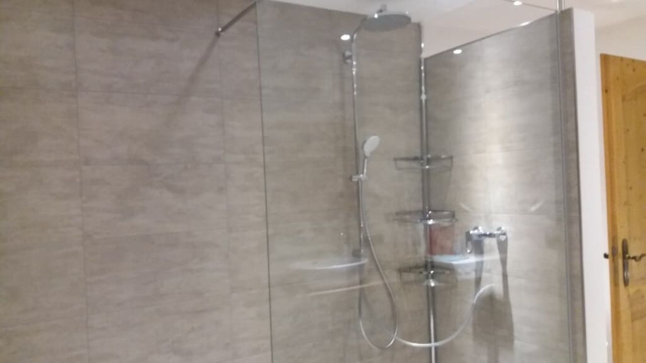 geräumige Dusche geräumige Dusche
